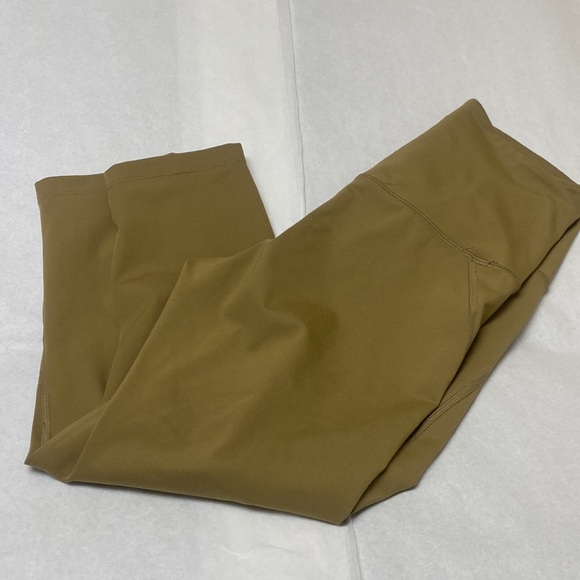 Girlfriend Collective High Waist Active Capri Leggings - Picture 3 of 4